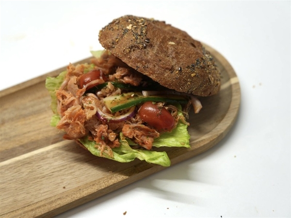 Broodje pulled chicken